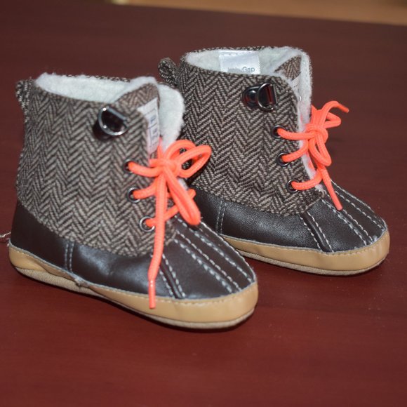 Baby Gap Duck Boots Brown Soft Sole with Bright Orange Shoelaces Size 6-12 M - Picture 2 of 8